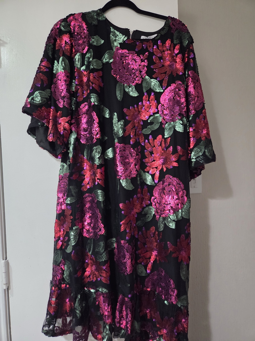BRAND NEWIvy City Co Black Floral Sequin Shift Dress with Pink and Green Accents